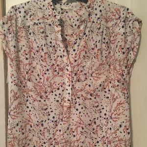 Super pretty blouse for office or weekend wear!